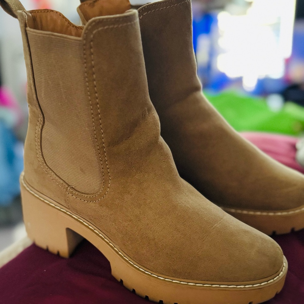 Universal Thread Brown Heeled Boots